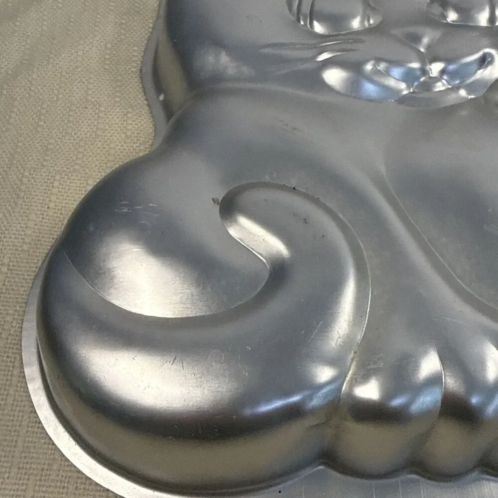 Vintage 1979 Wilton Cake Pan Kitten Collectible 502-1972 Kitty Cat Tin Mold